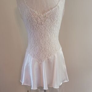 Maidenform White Lace Chemise